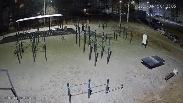 Площадка для тренировок и стол для настольного тенниса