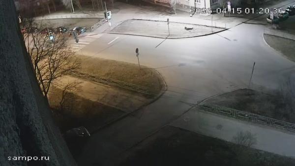 Заезд во дворы (ул. Генерала Фролова, 14)